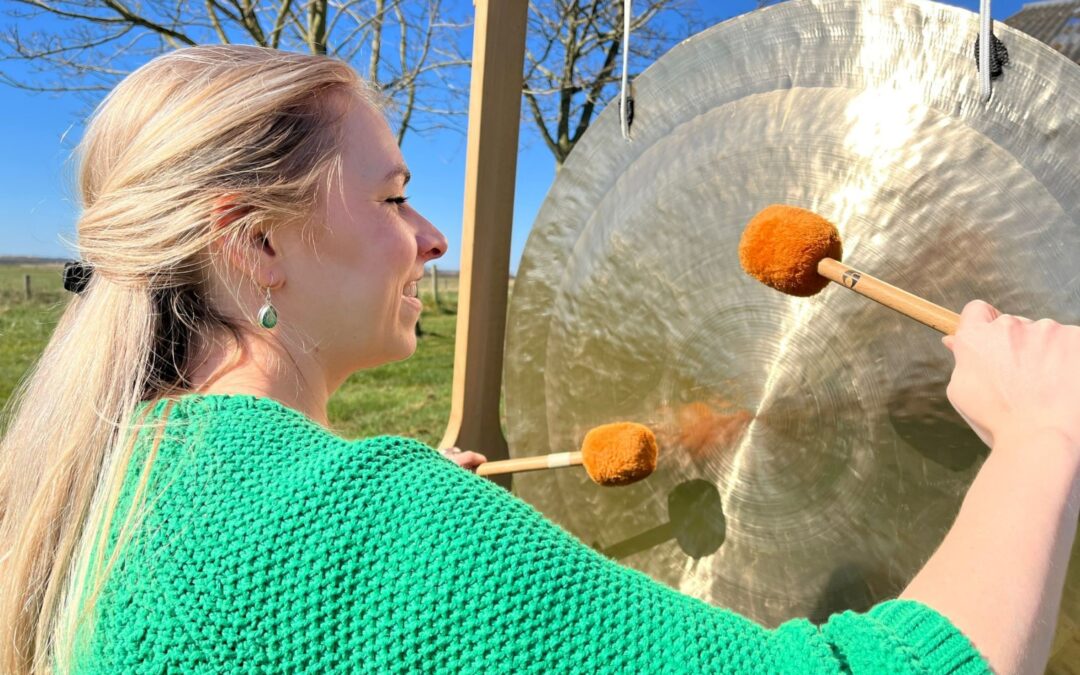 Is een klankschaalmassage gezond voor je? Is muziek gezond voor je? Klank academie, Peter Hess, Nederland, Zwolle, Sneek, Overijssel, Lierderholthuis, blog, spiritualiteit, alternatieve geneeskunde, muziek als medicijn, mediceijn, klankschalen, klankschaal, ontspanning, welzijn, energetisch, energie, enschede, hengelo, borne, denekamp, achterhoek, twente, almelo, almelo de riet, wierden, nijverdal, rijssen, raalte, lichtenvoorde, groenlo, ootmarsum