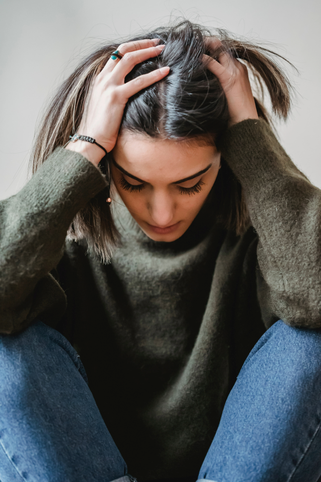 psychologische gevolgen van pesten depressie, angst, overweldigd, laag zelfbeeld, zelfbeschadiging, automutilatie, pesten, pesterij, gepest, slachtoffer, dader, gevolgen, psychologische, ontwikkeling, eigenwaarde, mentale, geestelijke, mentaal, geestelijk, gezondheid, enschede, overijssel, twente, hengelo, almelo, borne, bornerbroek, almelo de riet, oldenzaal, denekamp, achterhoek, wierden, nijverdal, zwolle, raalte, omgeving, praktijk, hulp, handvaten, workshop, bewustwording, woordgebruik, schelden